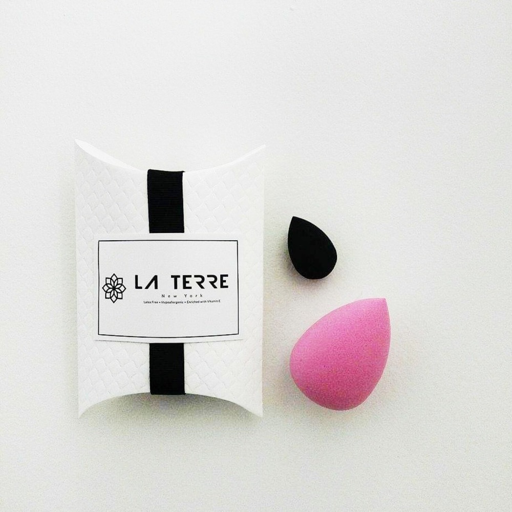 La Terre Original Pink Blender Makeup Sponge for liquid Foundations and Powder
